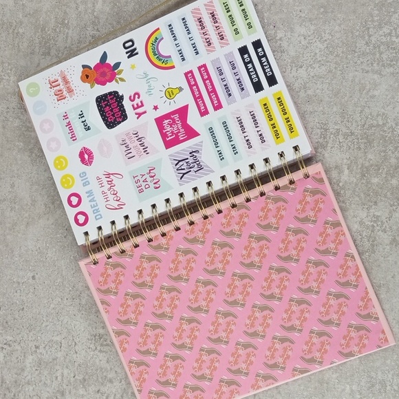 🚜 Paper Studio Howdy Notebook - Picture 2 of 5